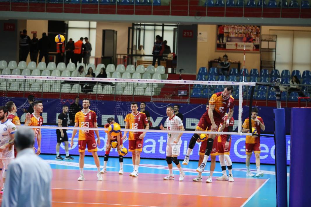 Galatasaray taraftarının çabası yetmedi. Sarı-kırmızılılar 3-1 mağlup oldu 67